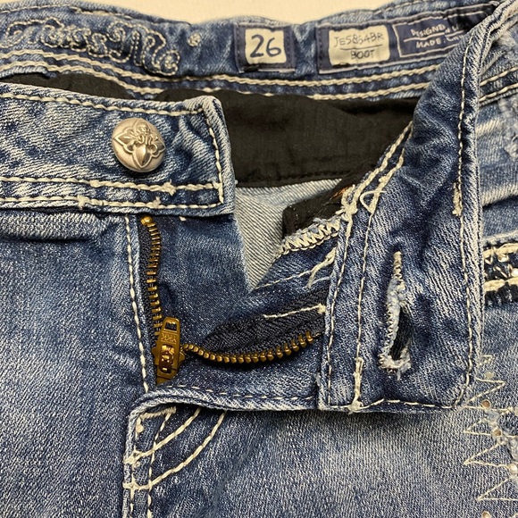 Miss Me Embellished Boot Cut Blue Jeans in LT 01C Size 26 VGUC - Picture 11 of 16